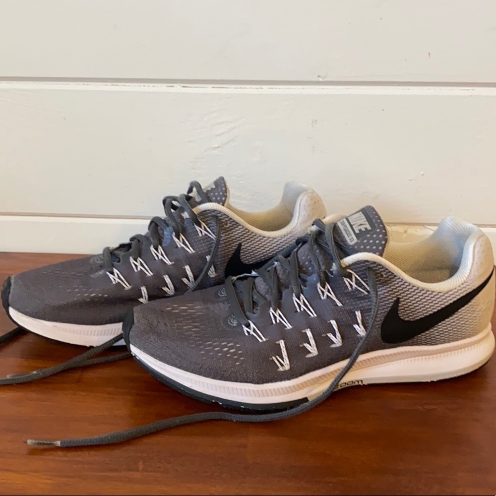 Women’s Nike zoom Pegasus 33 size 8